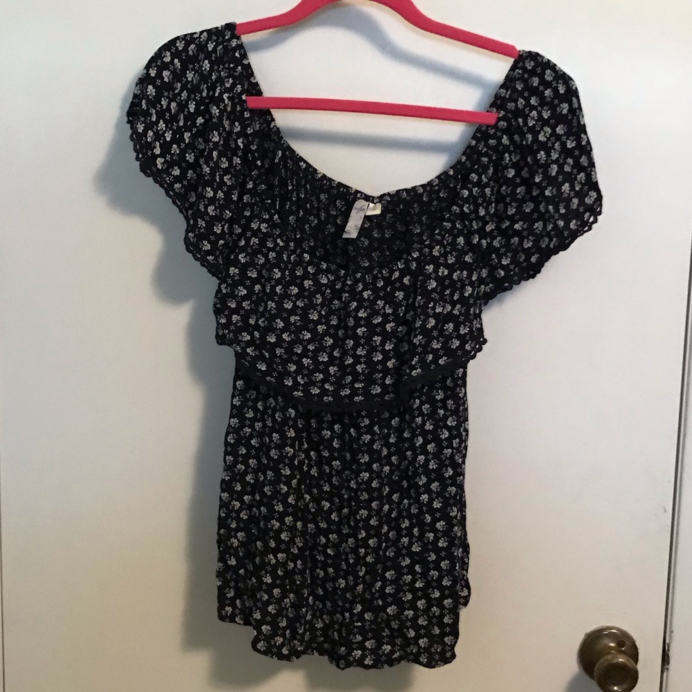 Over the shoulder floral top. Size L